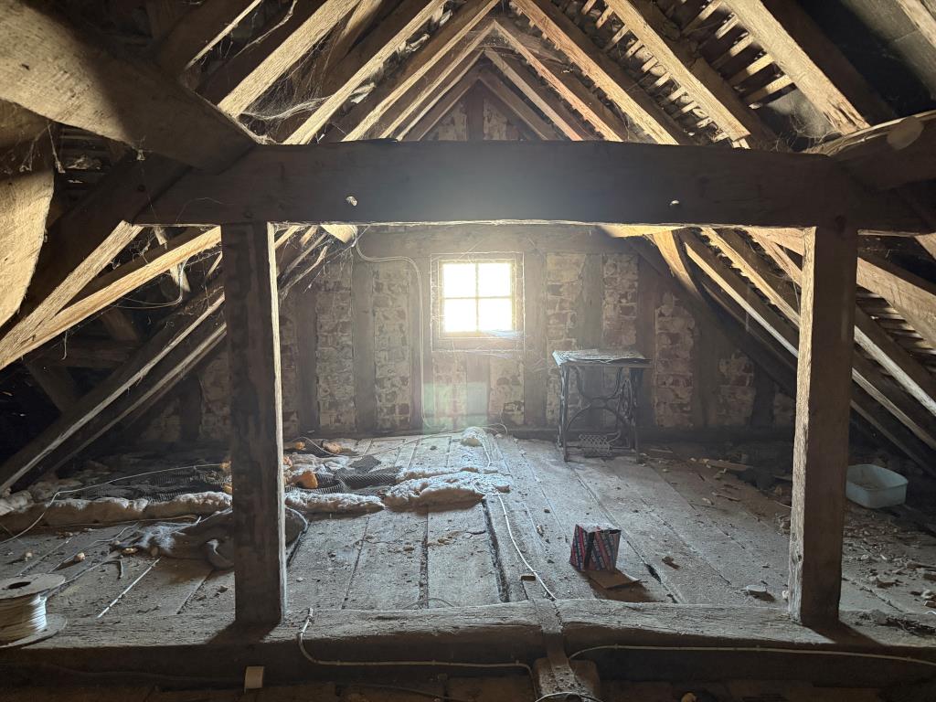 Lot: 22 - SUBSTANTIAL MIXED USE PERIOD PROPERTY WITH DEVELOPMENT POTENTIAL - Loft space with front window and wooden vaulted beams